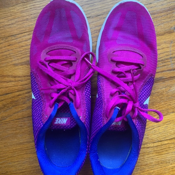 purple tennis shoes nike